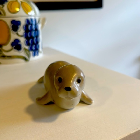 Baby Seal Ceramic Figurine Decor Statue - Picture 4 of 8